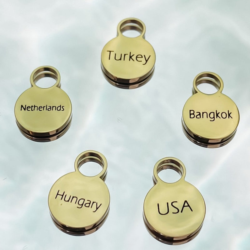 1 Charm (Gold) - Traveller Charms